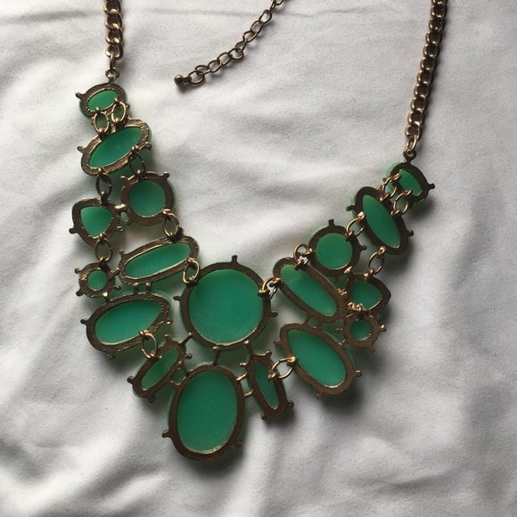 Pearl Green Statement necklace - Picture 2 of 5